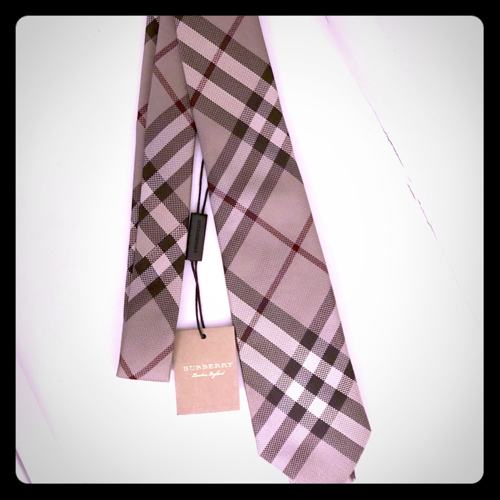 Burberry Men’s Tie - Bottom of tie 2.5”, neck 1”